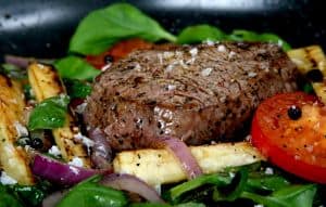 1097232_beef_steak_with_vegetables_